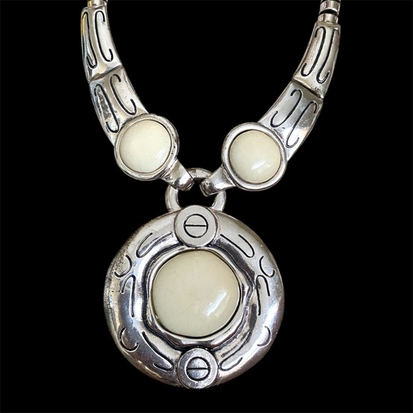 Large White Cabochon Statement Necklace - Picture 2 of 4